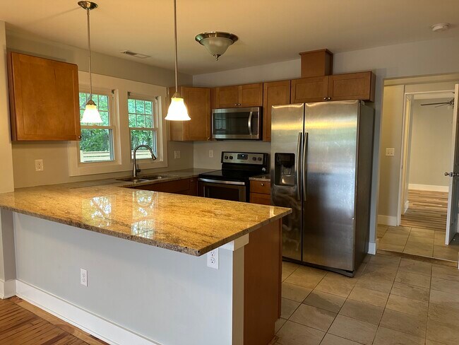 Foto del edificio - 34 Rock Hill Rd Ext
