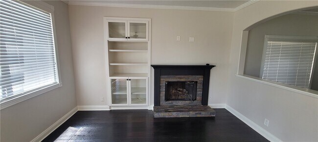 Building Photo - 6268 Silverbridge St