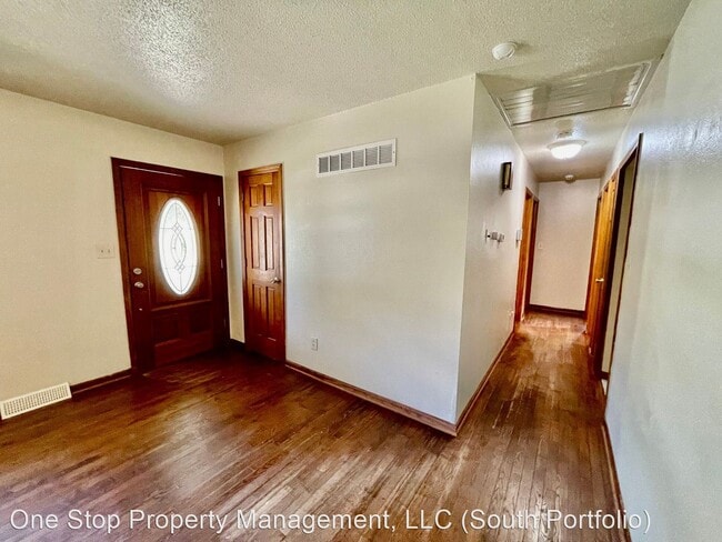 Building Photo - 3 br, 2 bath House - 212 NW Summit Drive