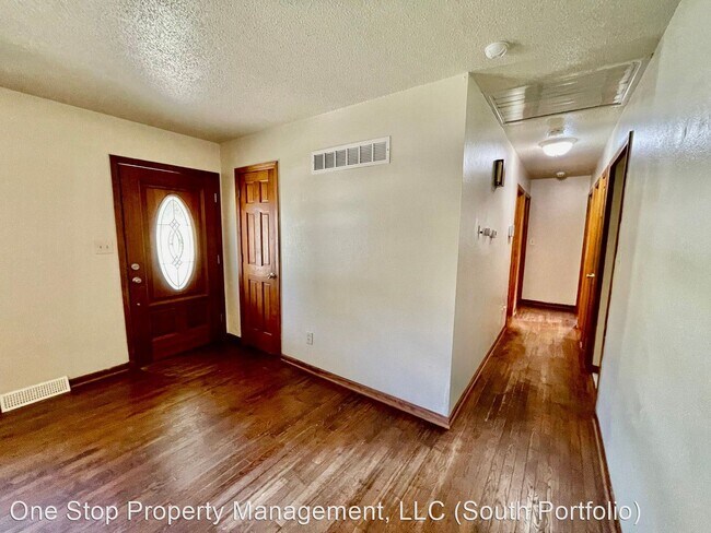 Foto del edificio - 3 br, 2 bath House - 212 NW Summit Drive