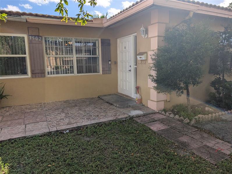 Foto principal - 7502 NW 44th Ct