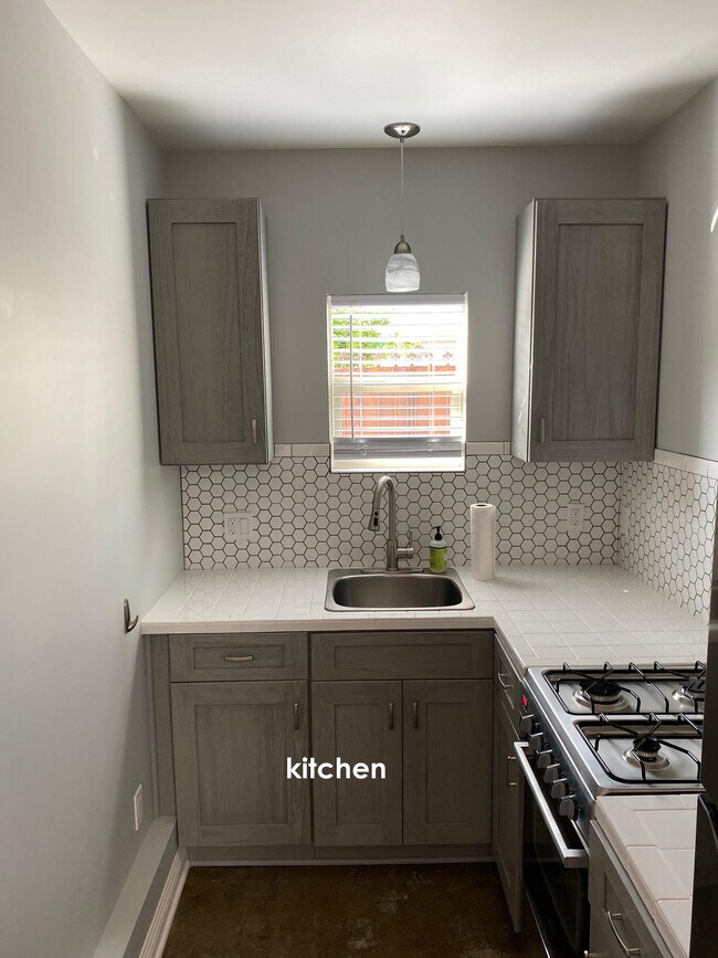 kitchen - 921 Indiana Ave