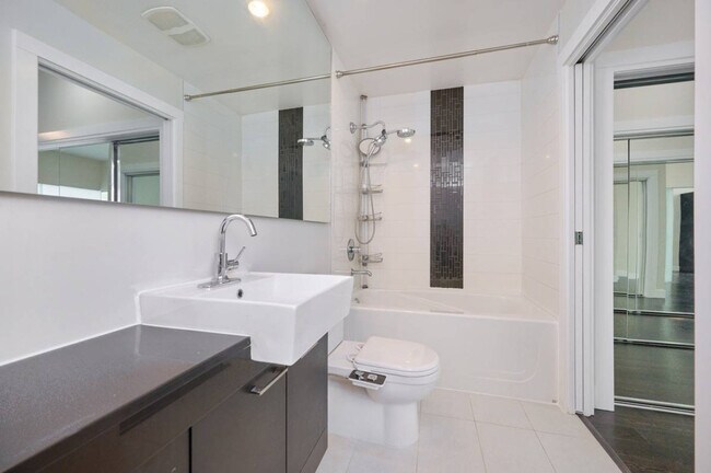 Building Photo - 878 Seymour St