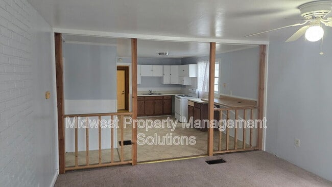 Building Photo - 415 E 35th St