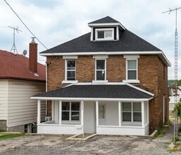 Building Photo - 353 Frood Rd
