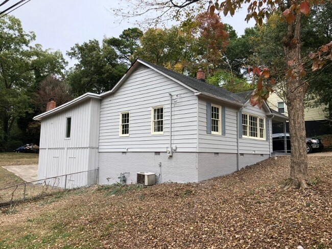 Foto del edificio - 1374 Enota Ave NW