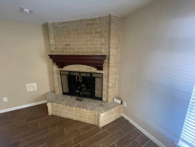 Building Photo - 15726 Pagehurst Dr