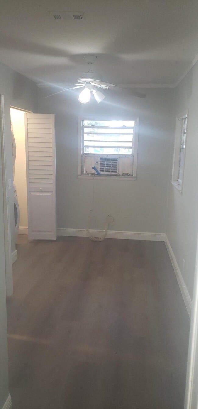 Building Photo - 4444 Golfers Dr W