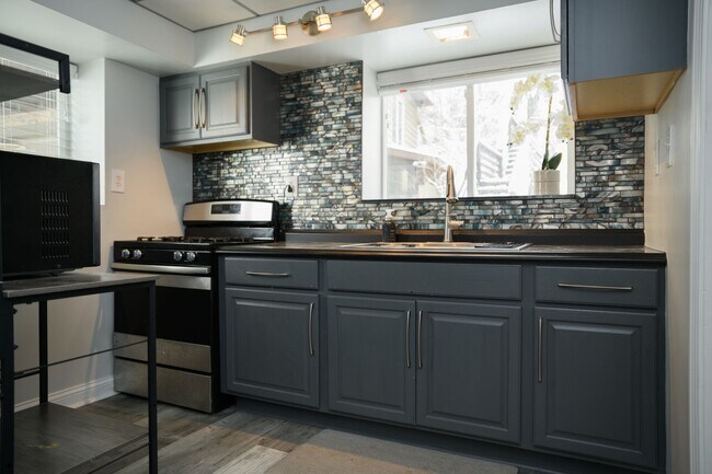 Foto del edificio - 2 bedroom / 2 bathroom home for rent in Cedar Lake