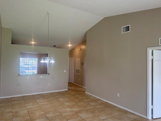 Building Photo - 14557 Laguna Beach Cir