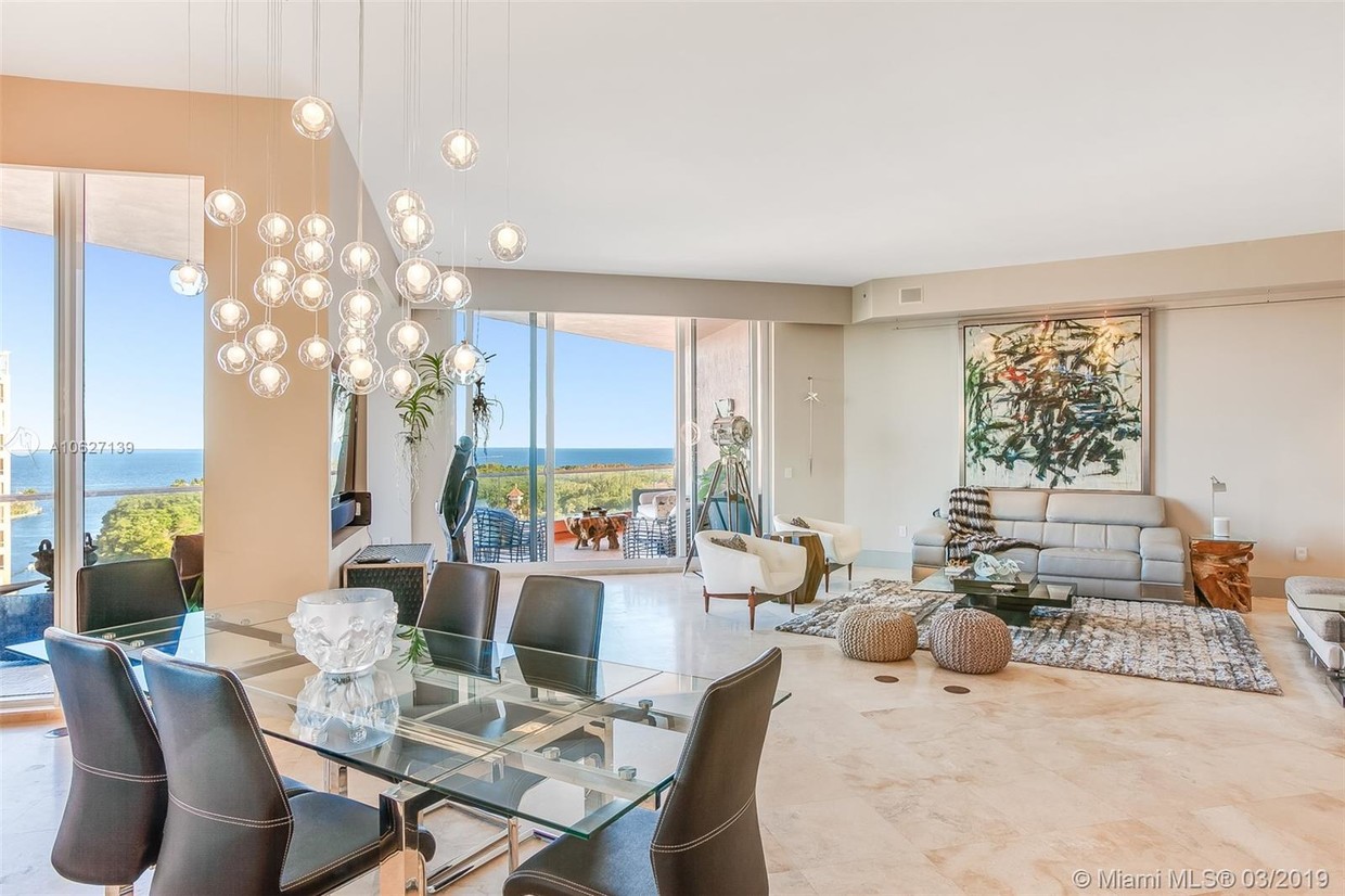 Foto principal - 60 Edgewater Dr
