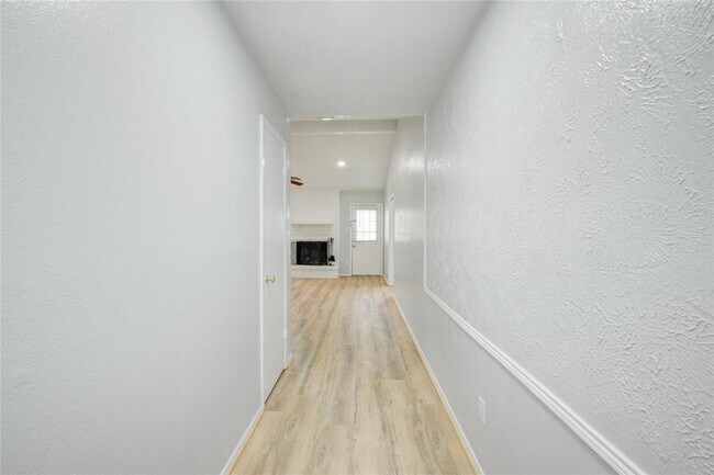 Building Photo - 23415 Verngate Dr