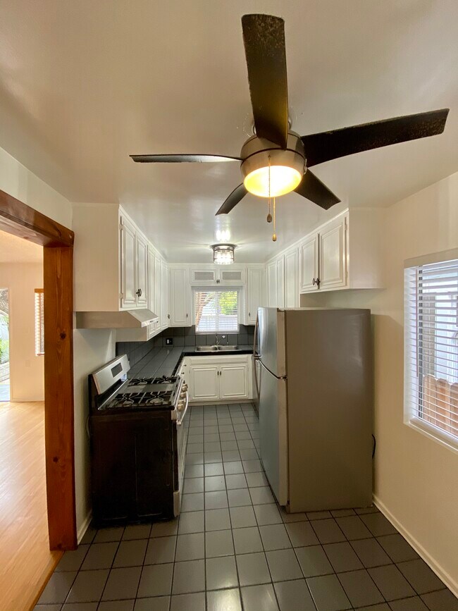 Cocina / Sala de estar - 20 20th Ave