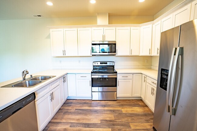 Foto del edificio - Large Duplex in a Quiet Location!