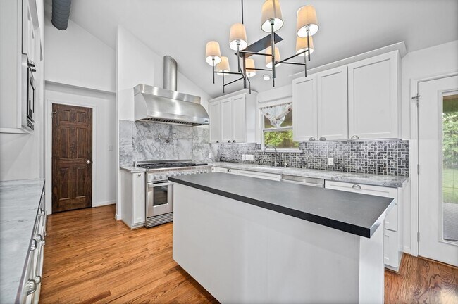 Foto del edificio - 1526 Adkins Rd