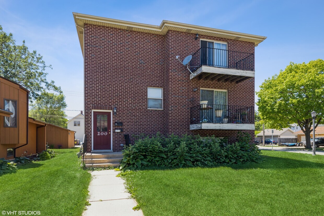 Primary Photo - 200 East Ave