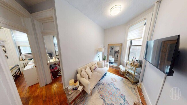 Foto del edificio - 221 E 83rd St