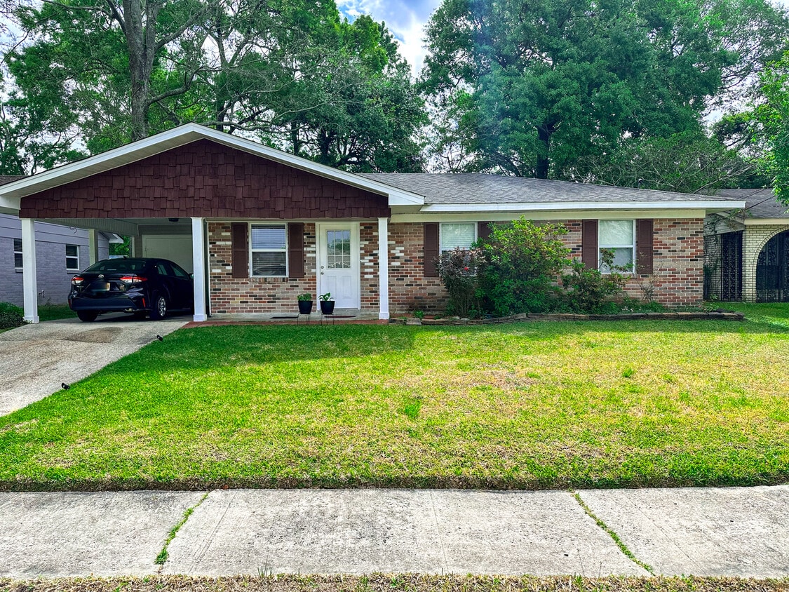Foto principal - 3834 Brookwood Dr