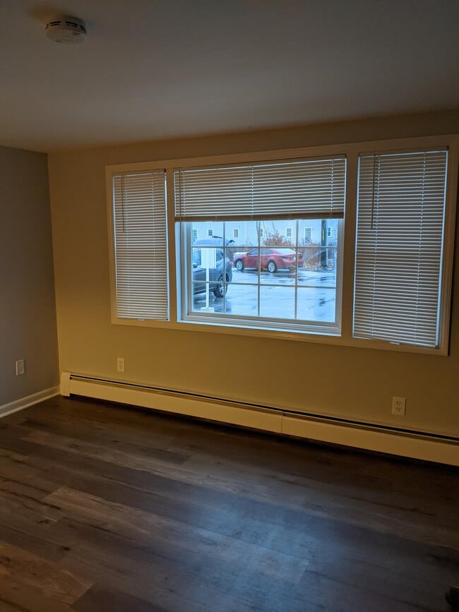 Building Photo - 64 Center St