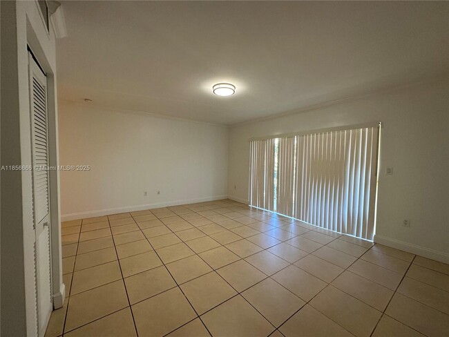 Building Photo - 2536 Van Buren St