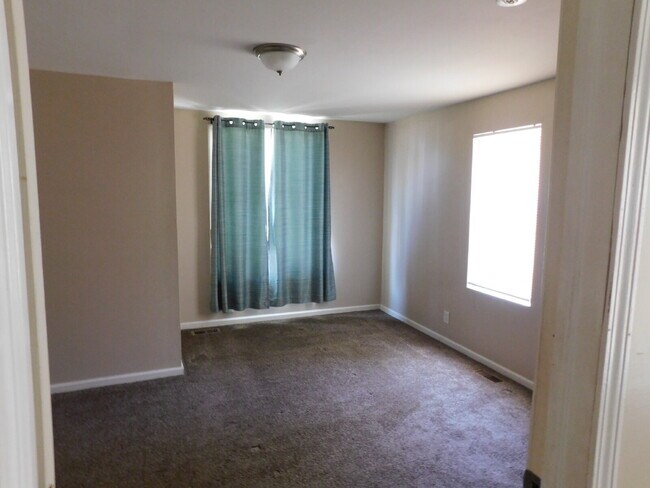 Foto del edificio - Private Entry Lower Unit of Duplex near Water