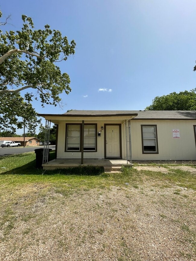 Building Photo - 1810 N Gray St
