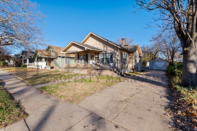 Foto del edificio - 806 N Faulkner St