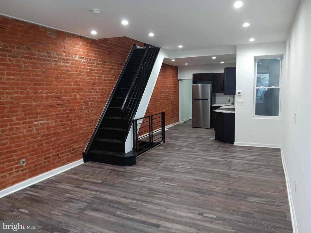 Primary Photo - 1911 N Lawrence St