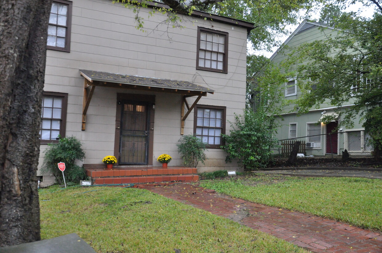 Primary Photo - 1025 Bellevue Pl
