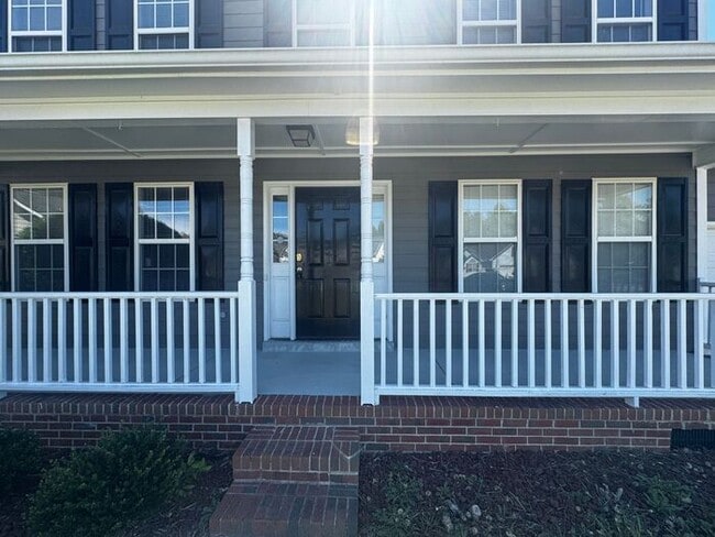 Building Photo - Spacious 3 Bedroom, 2.5 Bath Home with Bon...