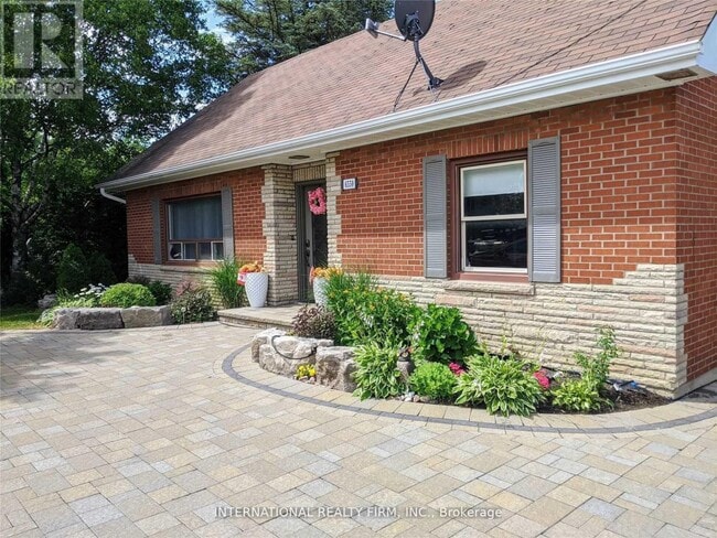 Photo du bâtiment - 6550 Baldwin St N