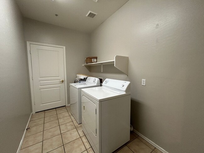 Photo - 955 E Knox Rd House