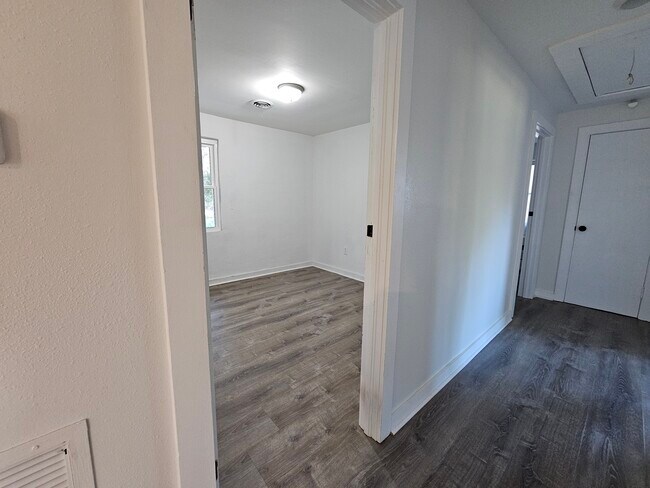 Building Photo - 1210 Barcelona Dr
