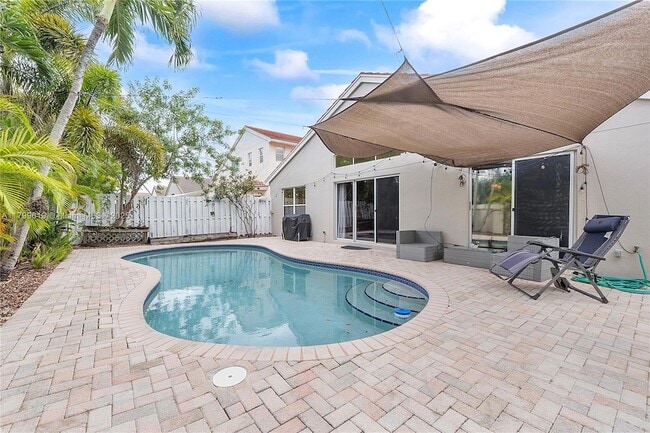 Foto del edificio - 4945 SW 34th Terrace