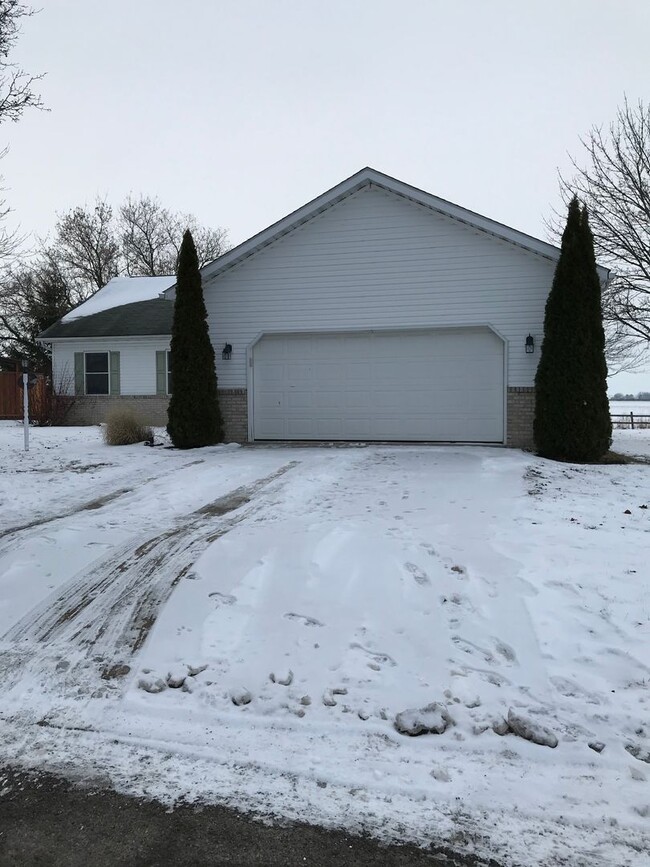 Foto del edificio - Country Setting 3 Bed/2 Bath Ranch In Wauseon