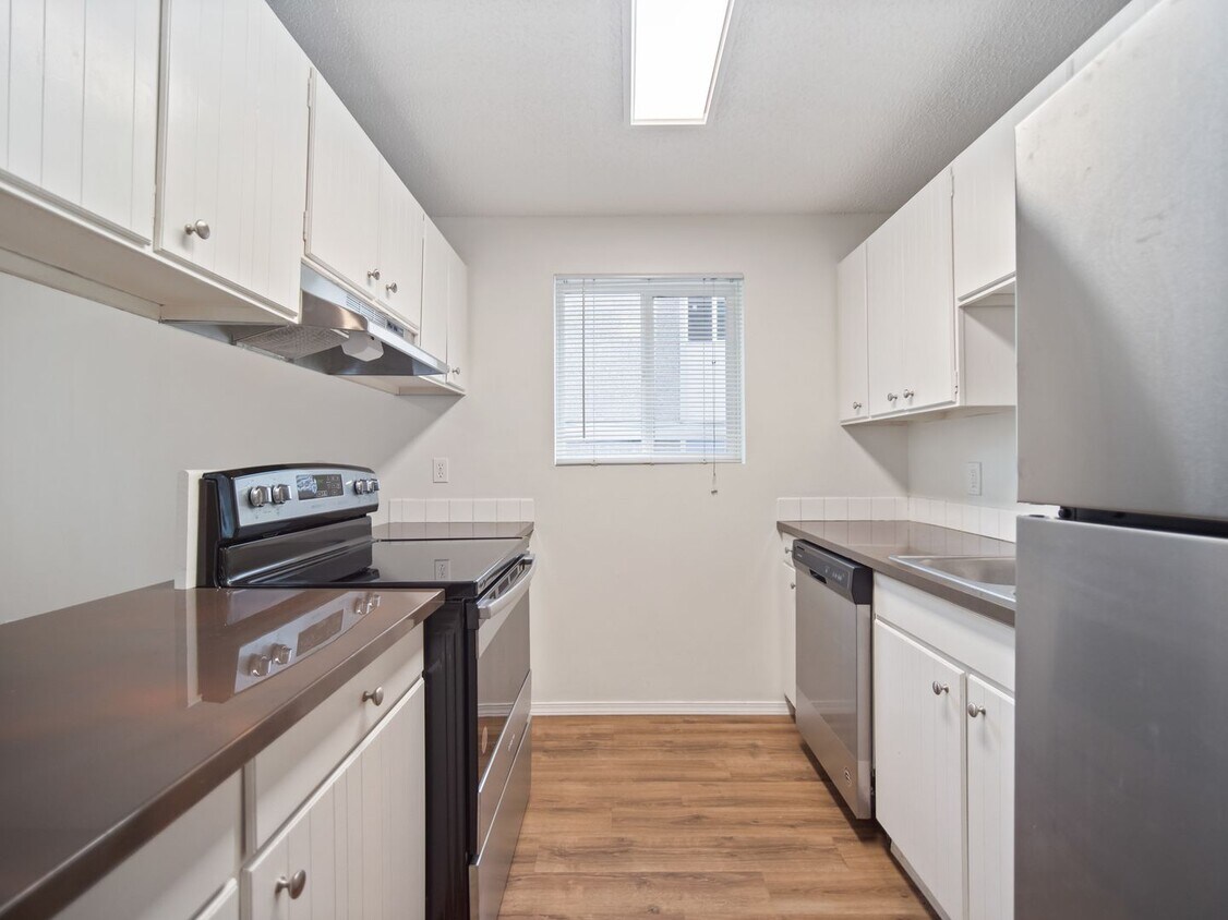 Foto principal - ONE BEDROOM IN DESIRABLE MILLWOOD NEIGHBOR...