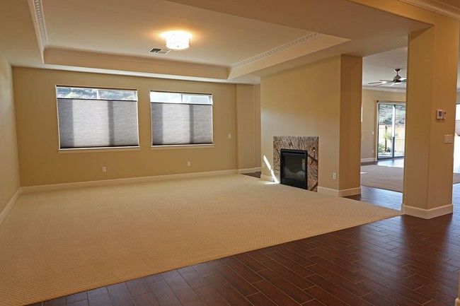 Building Photo - 2950 Hasufel Way