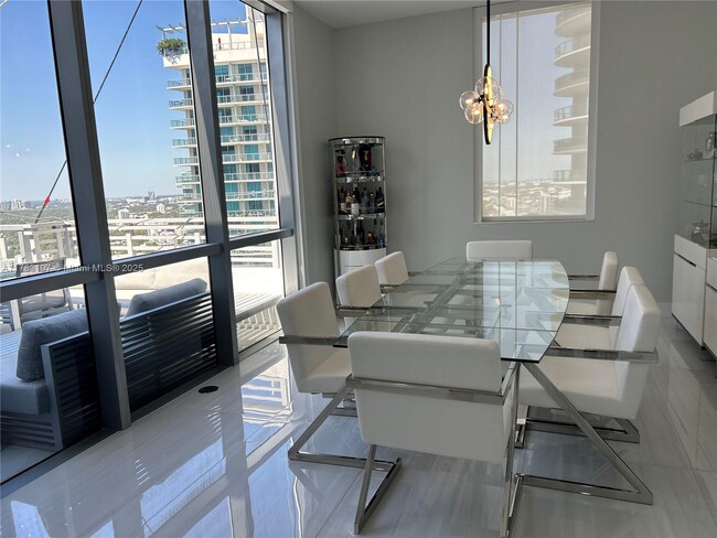 Building Photo - 1050 Brickell Ave