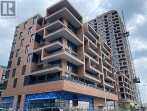 Building Photo - 38 Simcoe Promenade