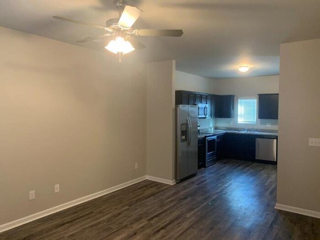 Building Photo - 807 Kent Dr