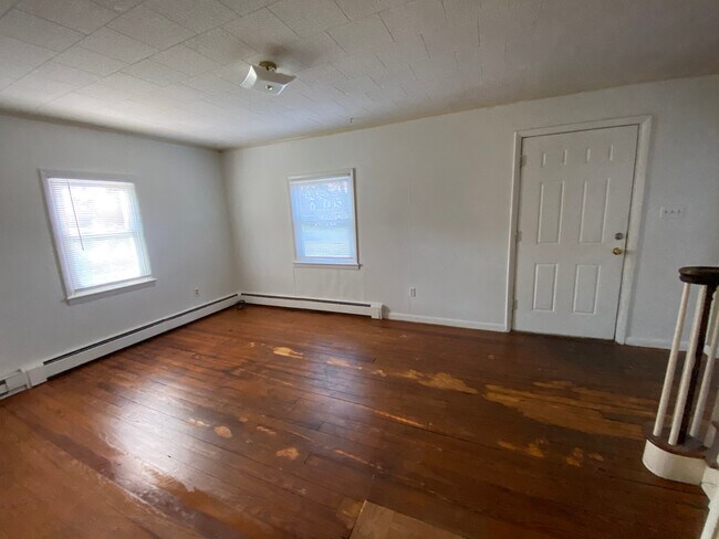 Building Photo - 198 Garber Ln