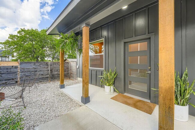 Building Photo - 7311 Providence Ave