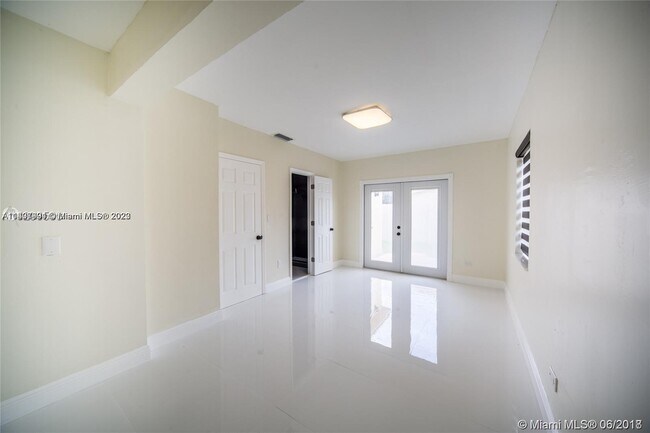 Foto del edificio - 1748 NE 180th St