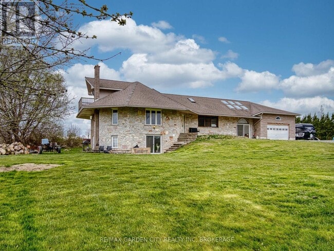 Photo du bâtiment - 33260 Pettit Rd