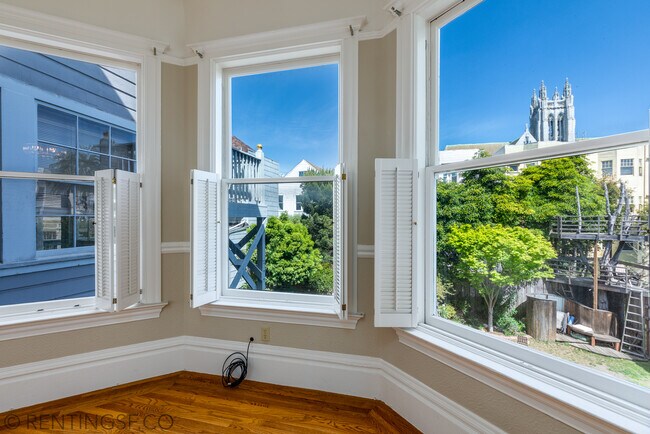 Building Photo - Grand Scale 3 Beds x2 Baths Flat in Lower ...