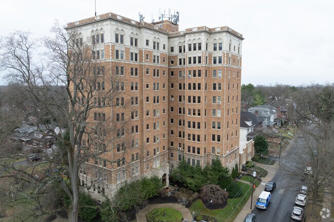 Foto aérea - Commodore Condominiums