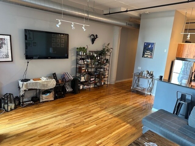 Building Photo - 1224 W Van Buren St