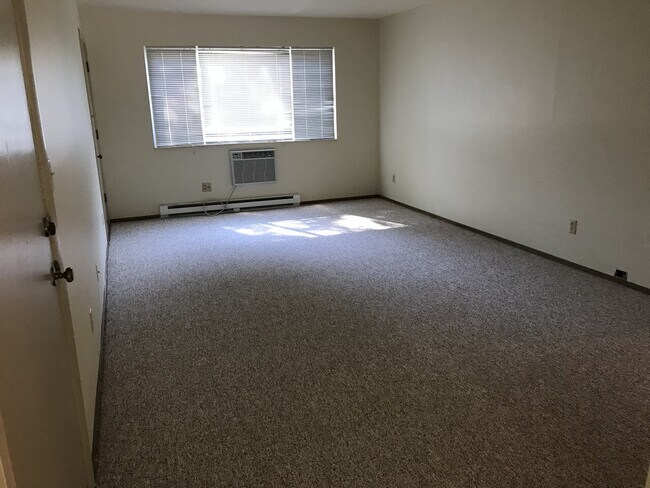 Foto del edificio - 708 Mansfield Ct