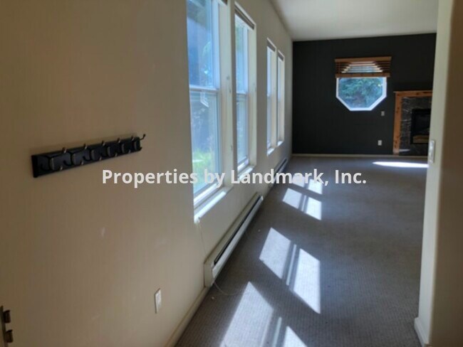 Building Photo - 501 Ridge View Dr