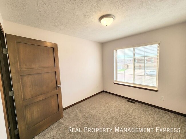 Foto del edificio - 3 Bedroom 2.5 Bathroom Townhome